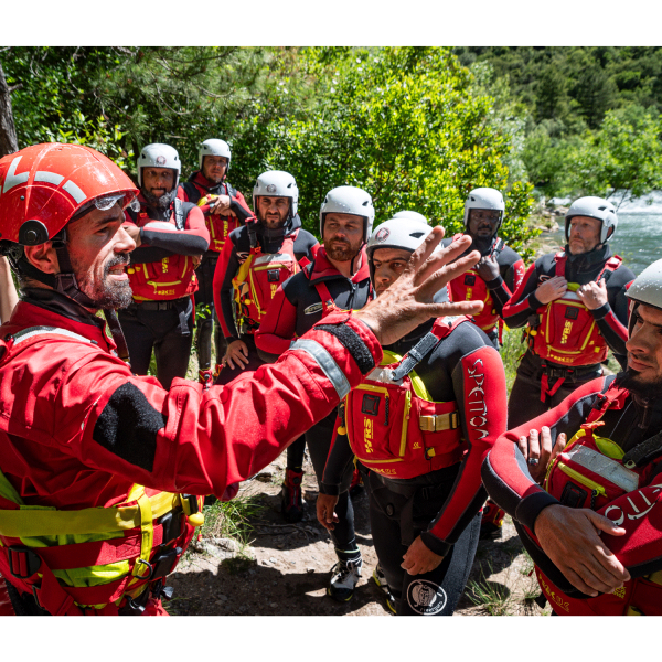 115-es-noticiasformacion-especializada-en-rescate-en-aguas-rapidas-river-guru-capacita-a-11-profesionales-libios.png