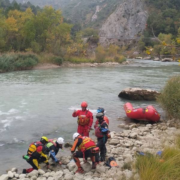 116-es-noticiasformacion-de-instructores-srti-de-rescue-3-europe-en-aguas-del-rio-gallego.jpg